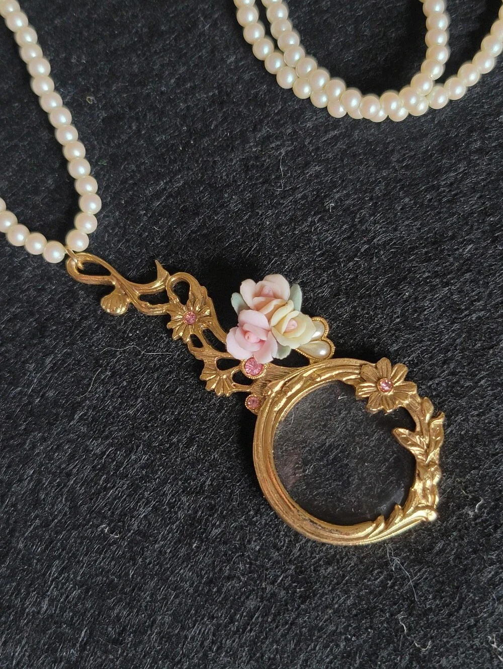1928 Necklace Faux Pearls, Magnifying Glass Pendant, Porcelain Roses -Estate Vtg